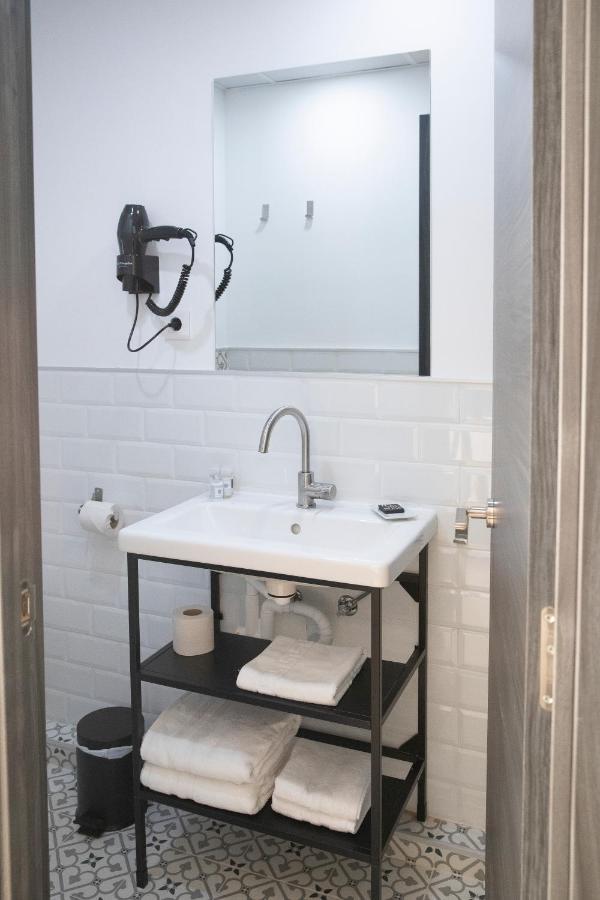 Hostal Boutique I Host You Madrid Exteriör bild